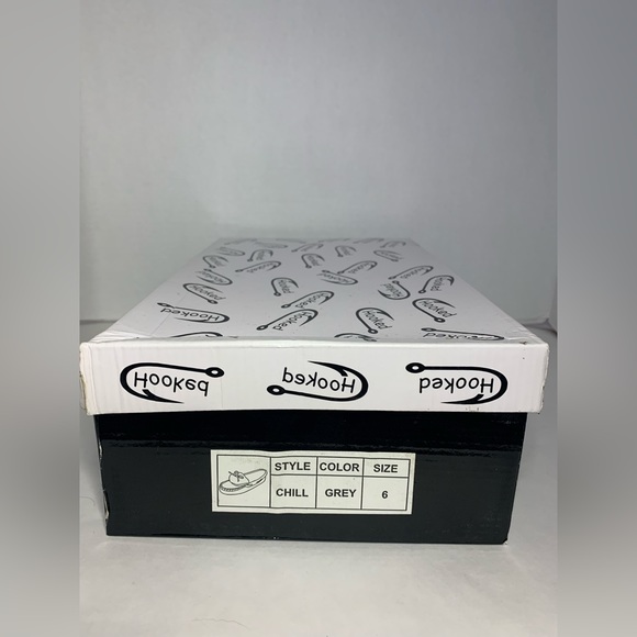 Hooked Chill Slippers Size 6 - Picture 7 of 8